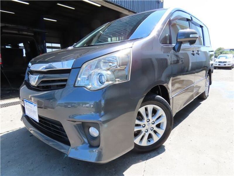 TOYOTA NOAH
