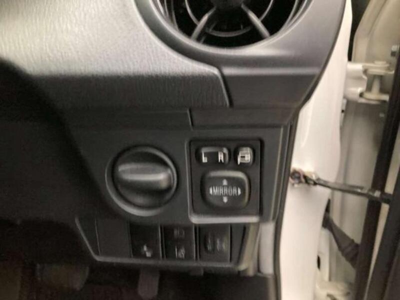 COROLLA AXIO