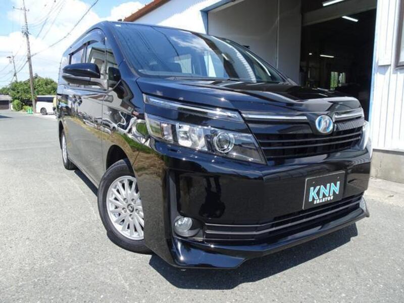 TOYOTA VOXY