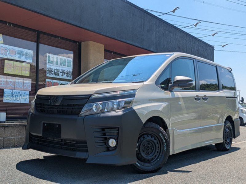 TOYOTA VOXY