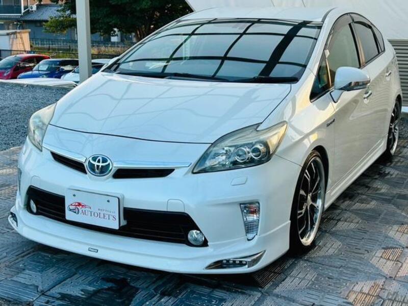 TOYOTA PRIUS
