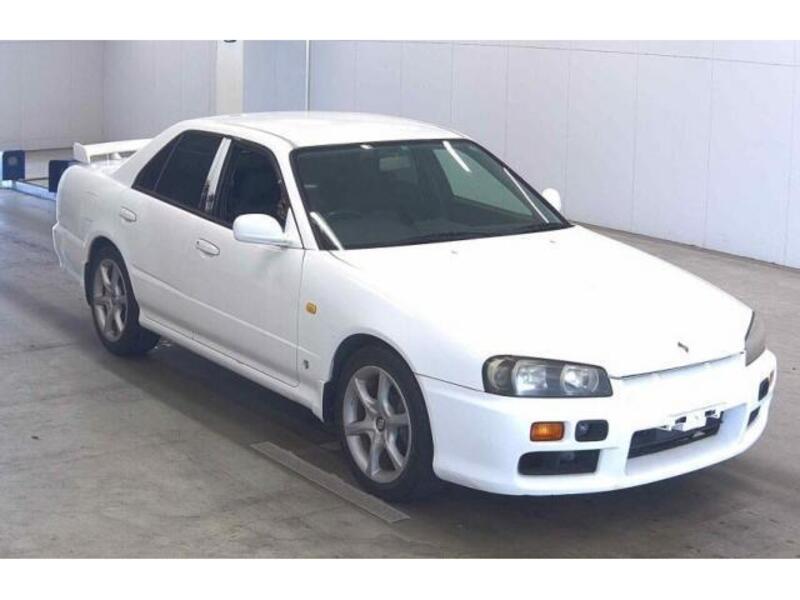NISSAN SKYLINE