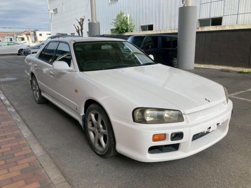NISSAN SKYLINE
