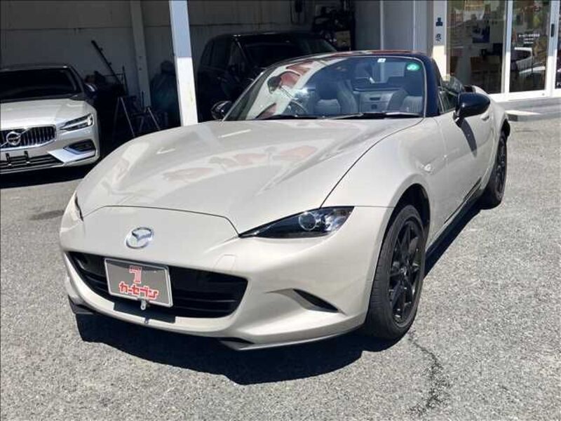 ROADSTER-0