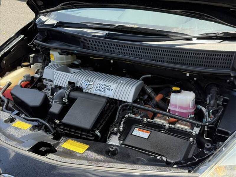 PRIUS ALPHA