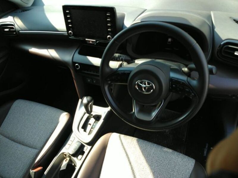 YARIS CROSS