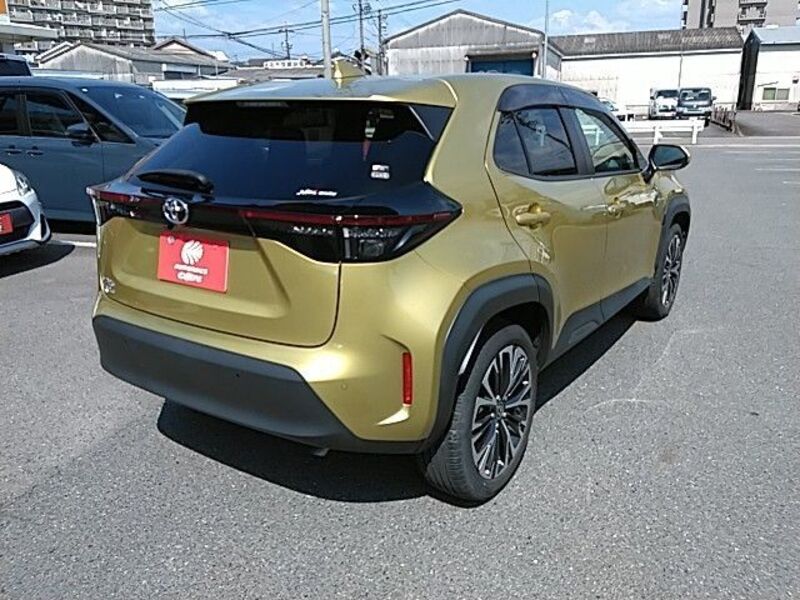 YARIS CROSS