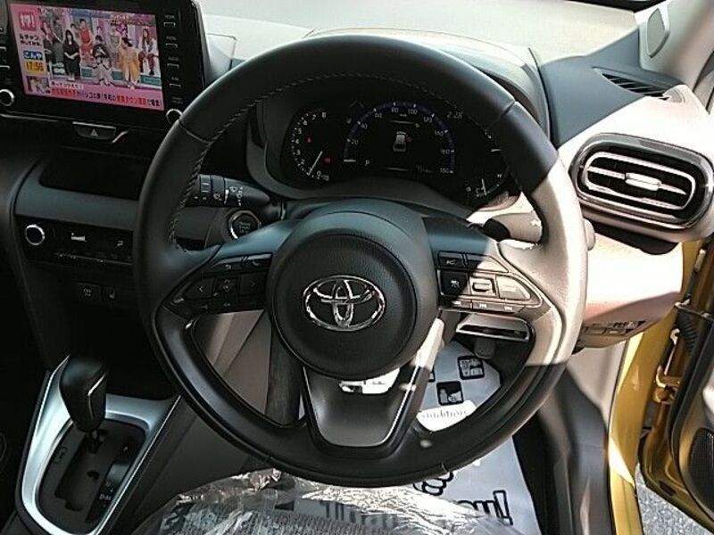 YARIS CROSS