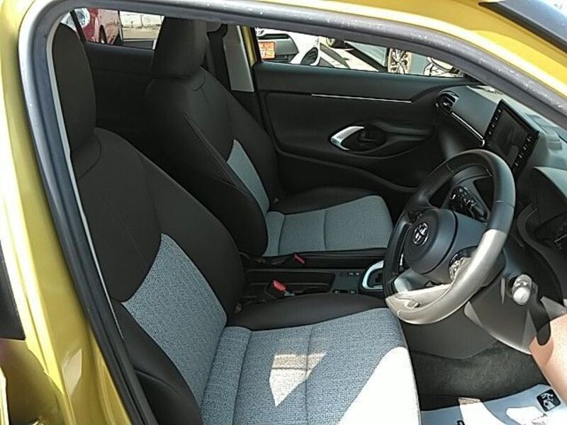 YARIS CROSS