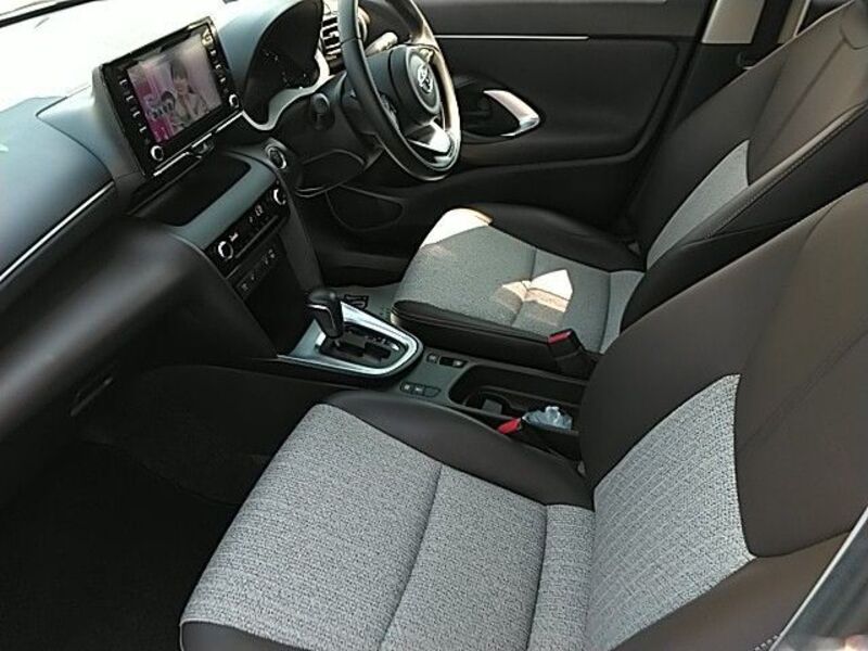 YARIS CROSS