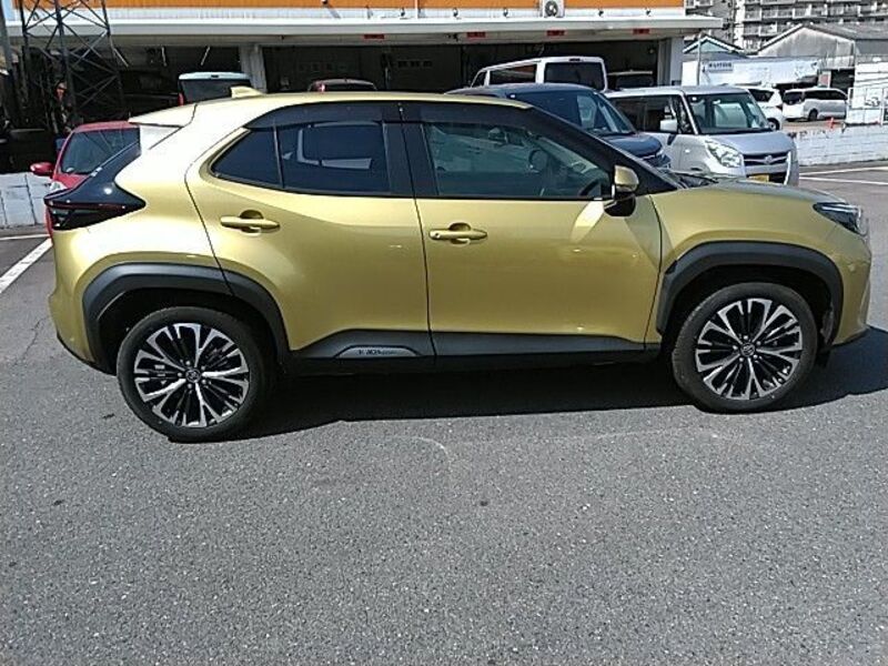 YARIS CROSS