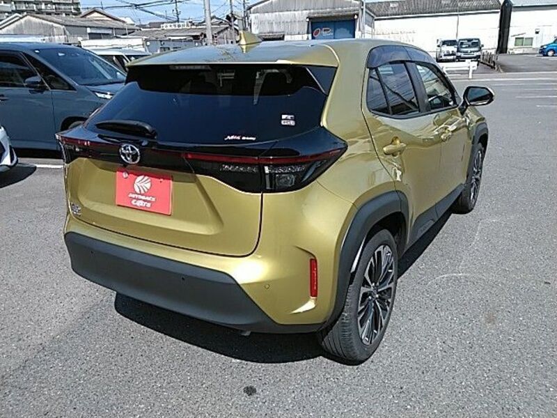 YARIS CROSS