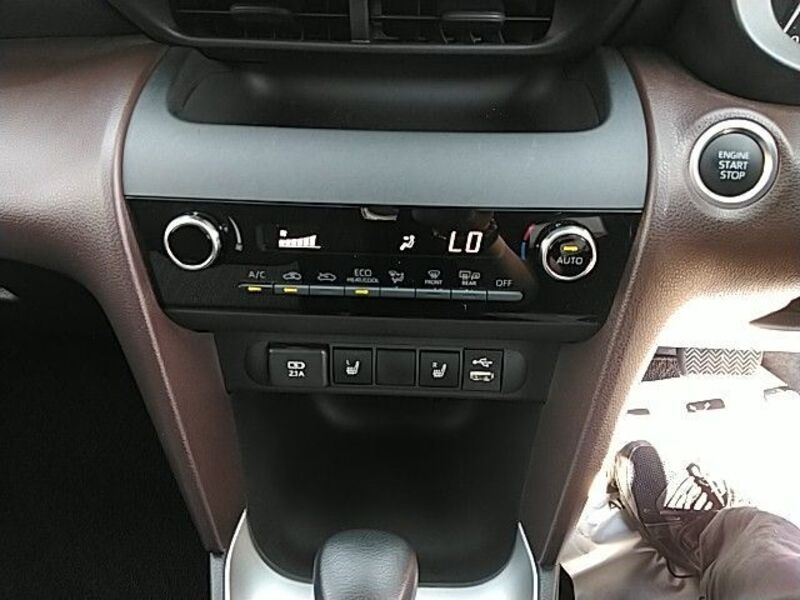 YARIS CROSS