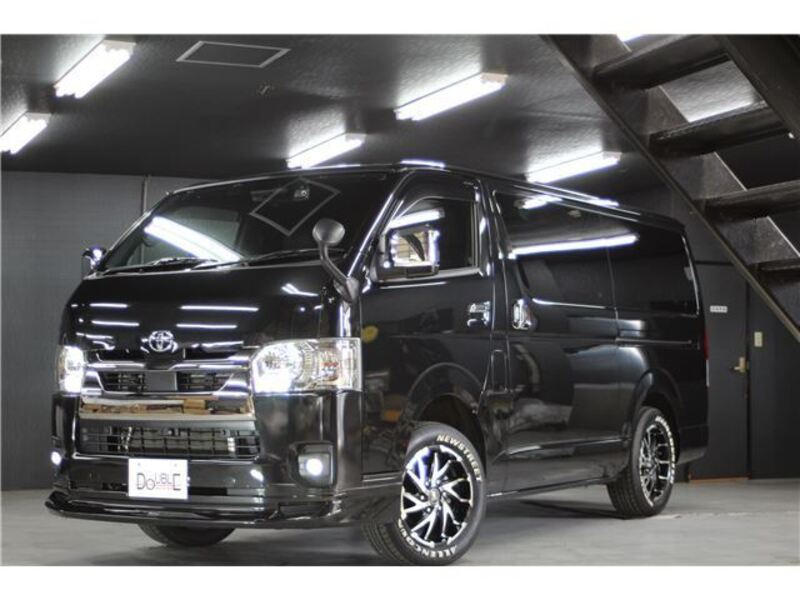 TOYOTA HIACE VAN