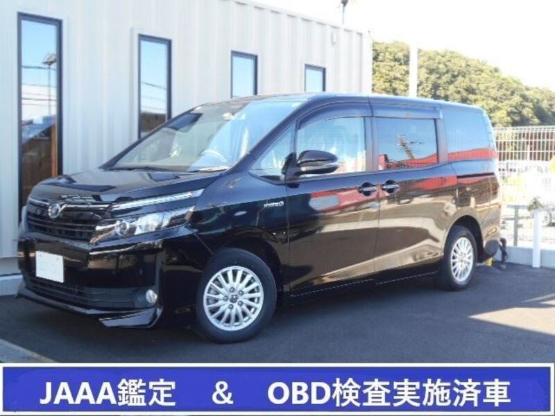 TOYOTA VOXY