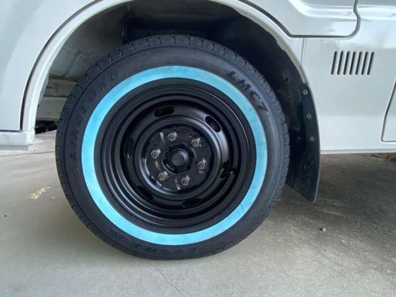 BONGO BRAWNY VAN