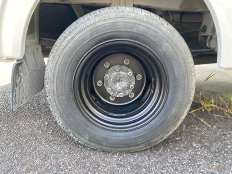 BONGO BRAWNY VAN