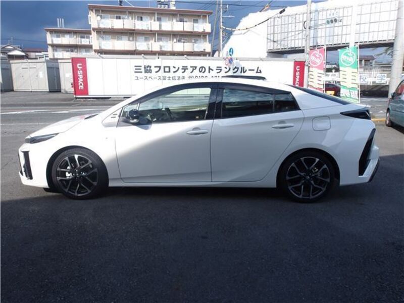 PRIUS PHV