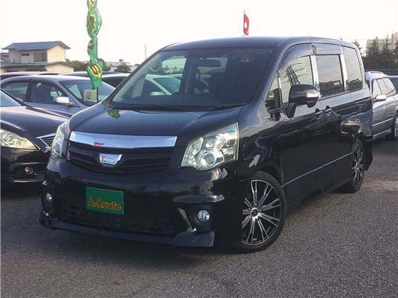 TOYOTA NOAH
