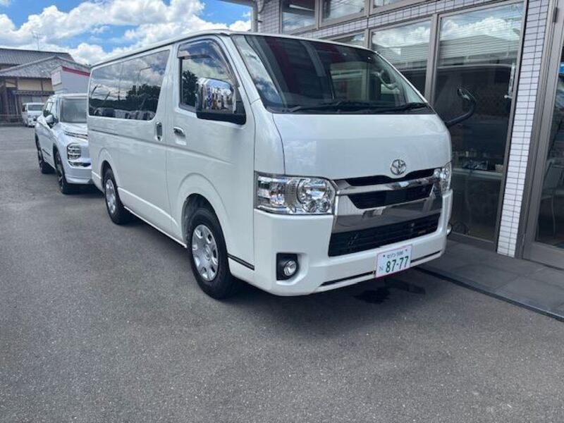 TOYOTA HIACE VAN