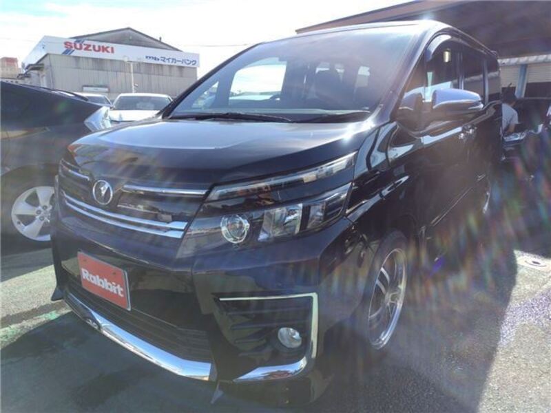 TOYOTA VOXY