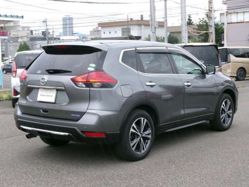 X-TRAIL