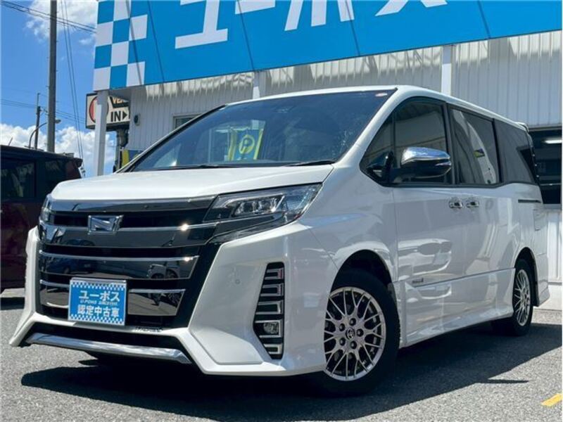 TOYOTA NOAH