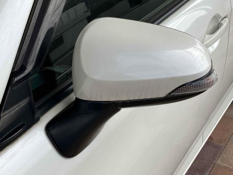 COROLLA AXIO
