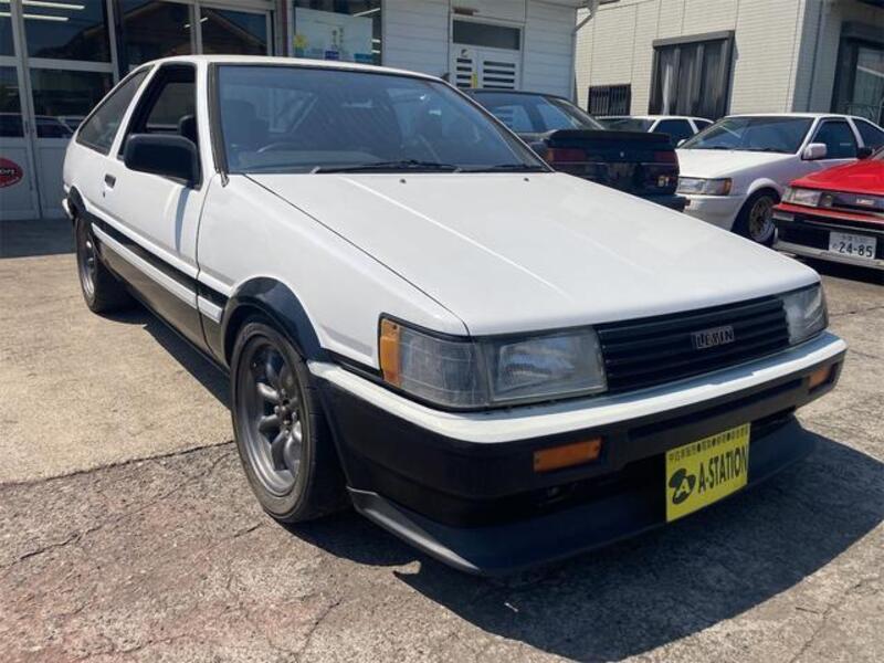COROLLA LEVIN