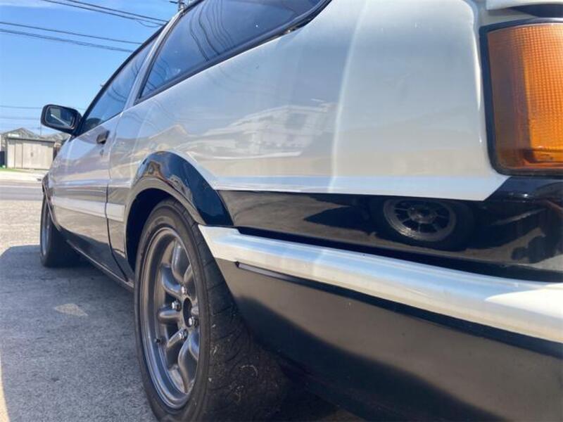 COROLLA LEVIN