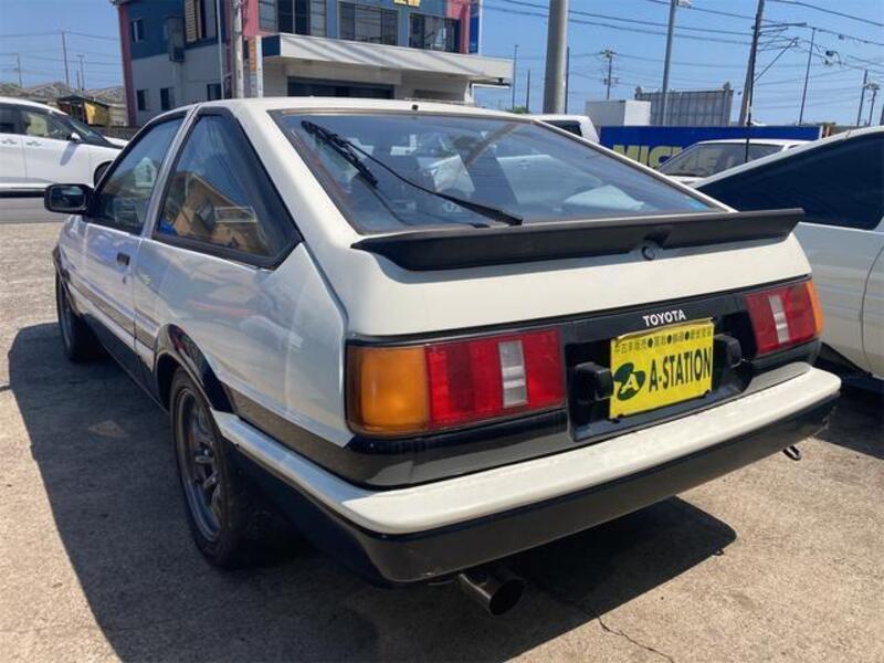 COROLLA LEVIN
