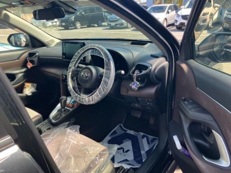 YARIS CROSS