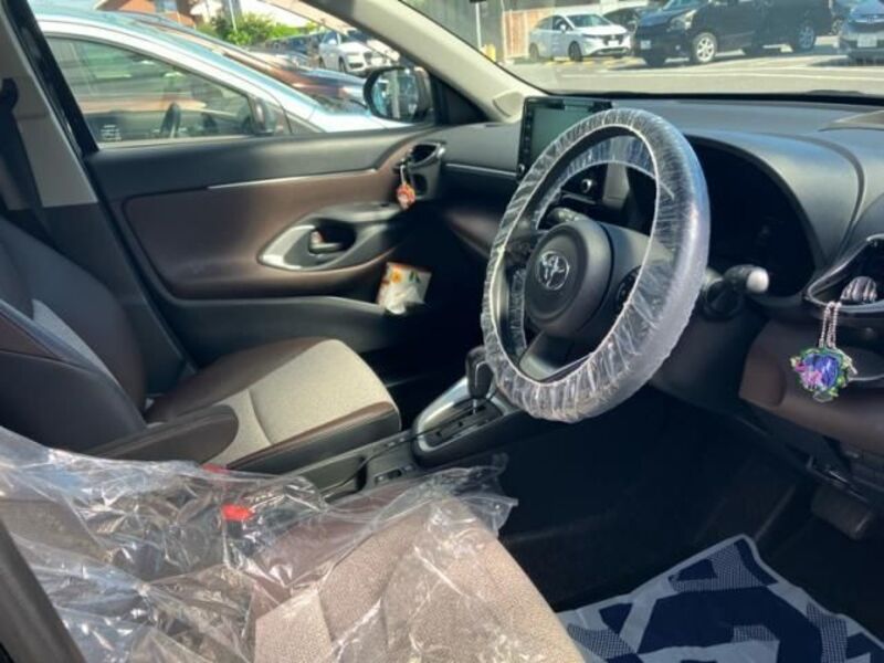 YARIS CROSS