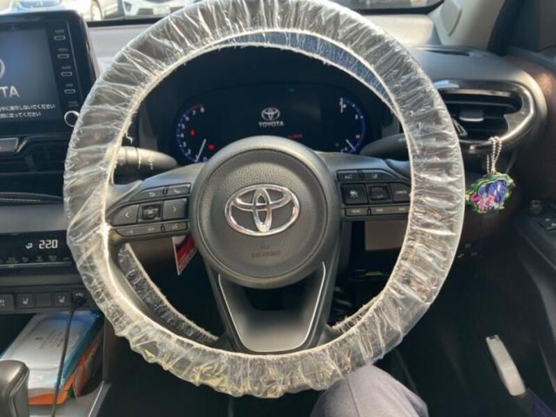 YARIS CROSS