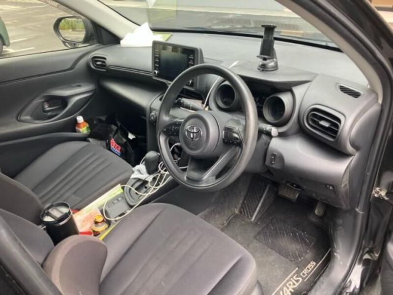 YARIS CROSS