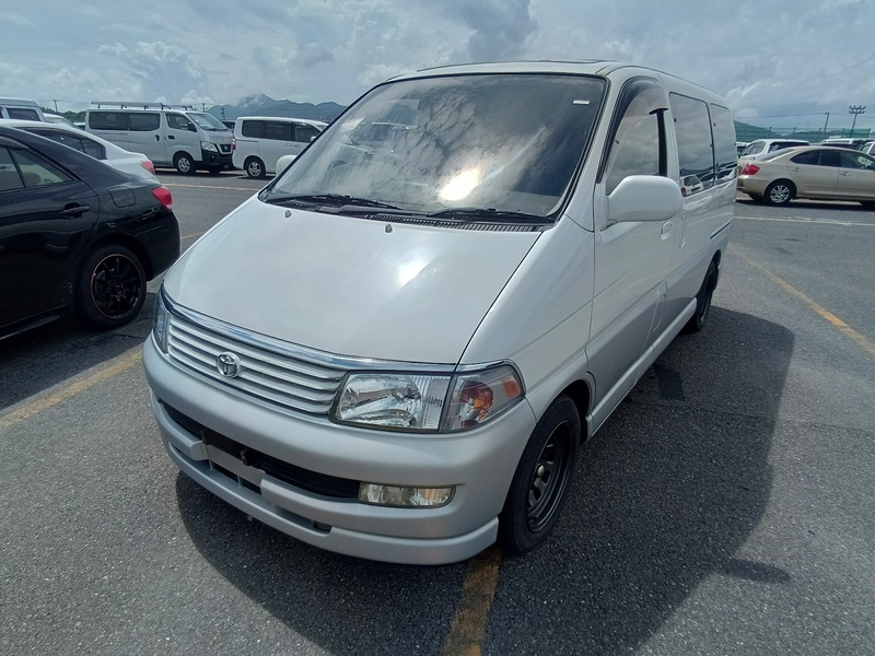 TOYOTA HIACE REGIUS