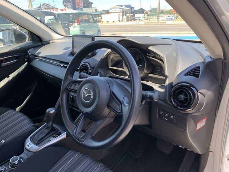 MAZDA2