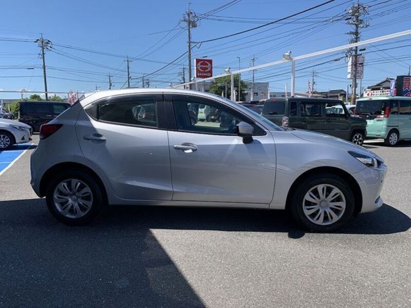 MAZDA2