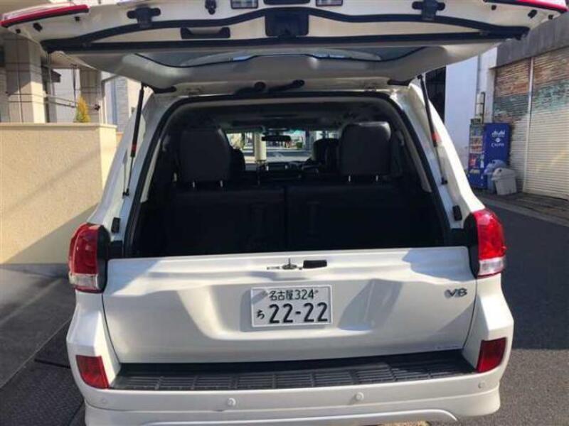 LAND CRUISER