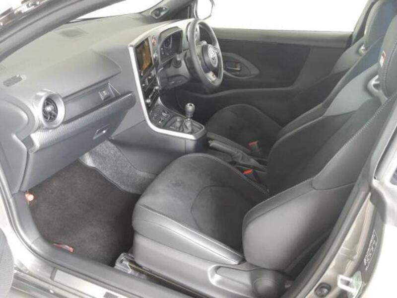 GR YARIS