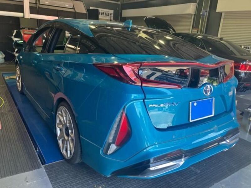PRIUS PHV