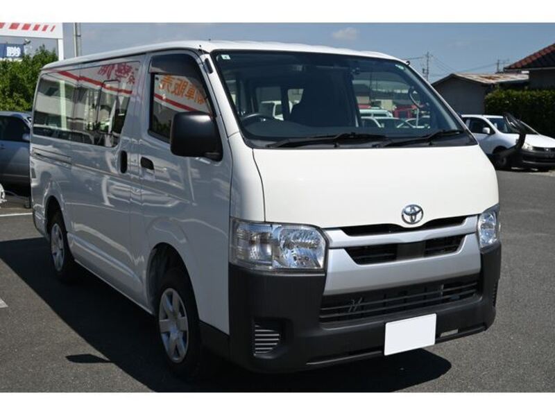 TOYOTA HIACE