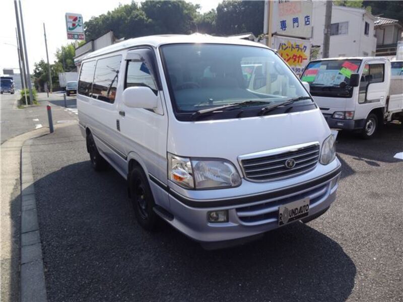 TOYOTA HIACE