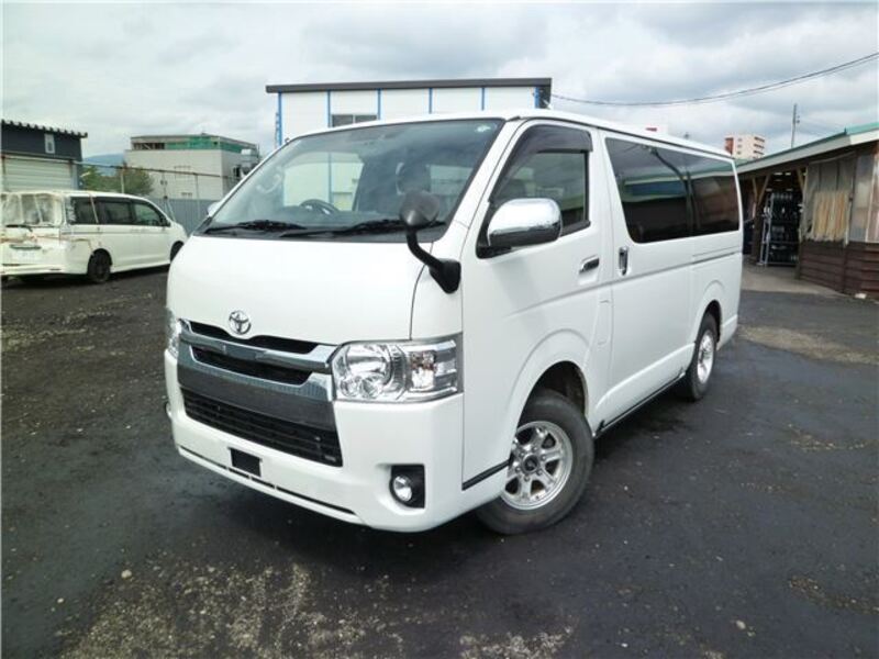 TOYOTA HIACE