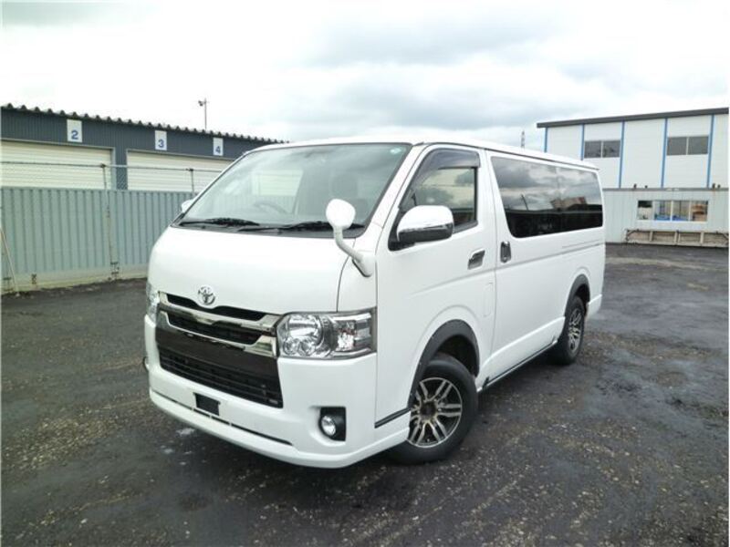 TOYOTA HIACE