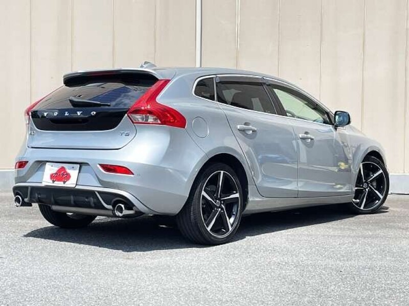 V40