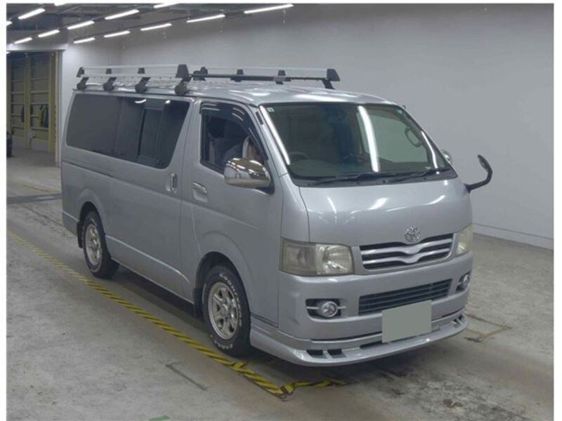 TOYOTA HIACE VAN