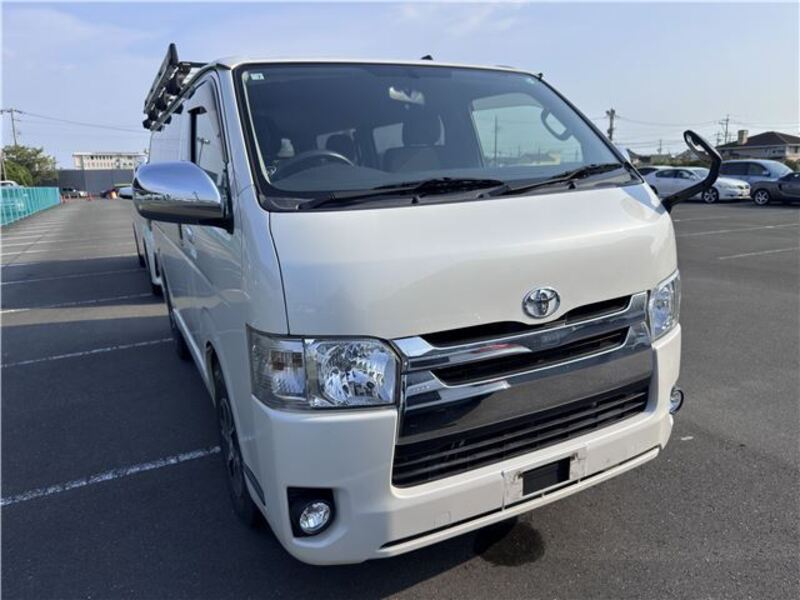 TOYOTA HIACE