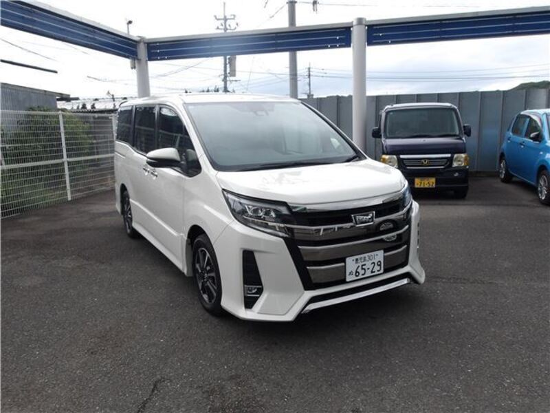 TOYOTA NOAH