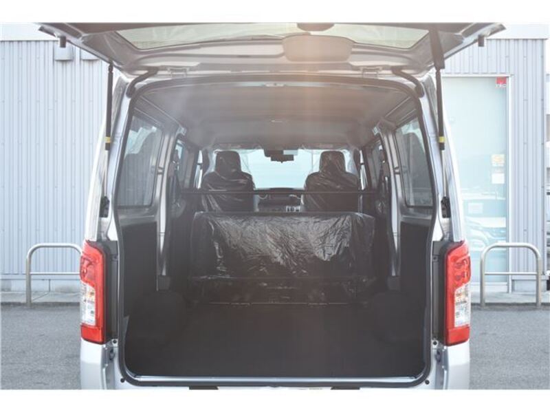 CARAVAN VAN